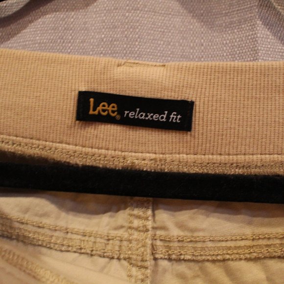 Lee Capris - Picture 6 of 10